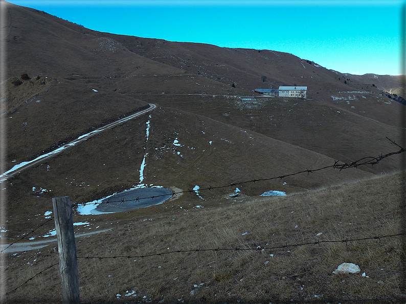 foto Salita dal Monte Tomba a Cima Grappa